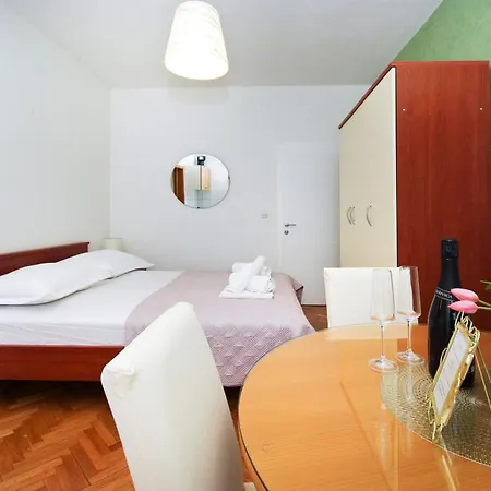 16 Apartment *
