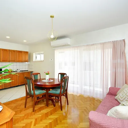16 Apartment